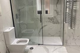 REFORMA DE DOS CUARTOS DE BAÑO SIMÉTRICOS